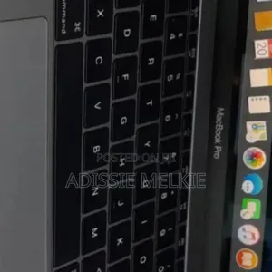 New Laptop Apple MacBook Pro 2017 8GB Intel Core i5 SSD 256GB