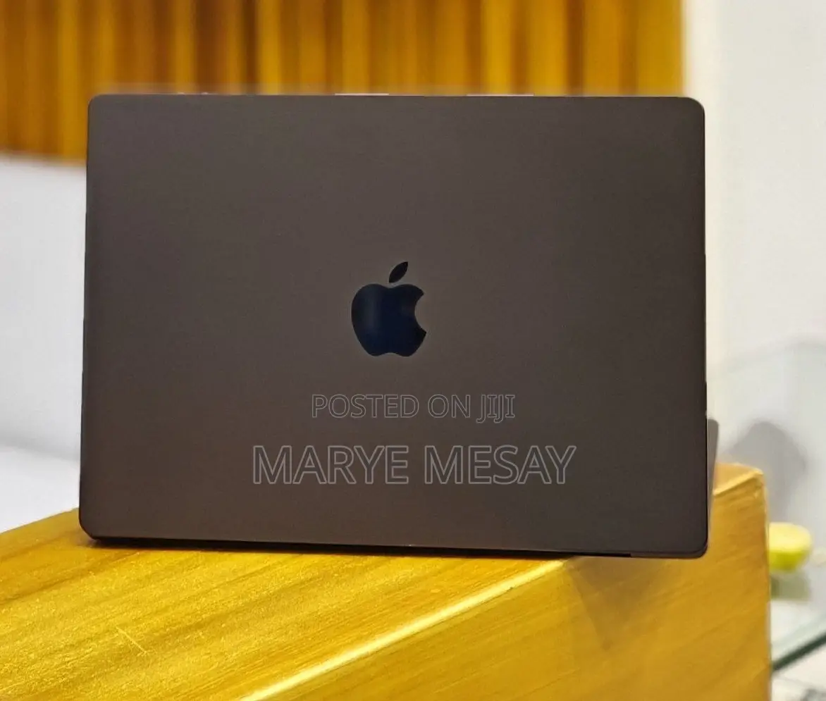 New Laptop Apple MacBook 18GB Apple M3 Pro SSD 512GB