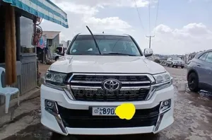 Toyota Land Cruiser 2012 White