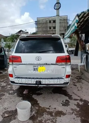 Toyota Land Cruiser 2012 White