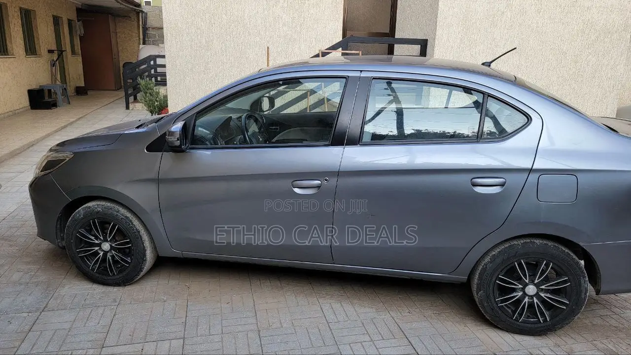 Mitsubishi Attrage 2020 Gray