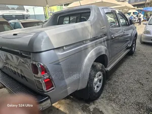 Toyota Hilux 2015 Gold