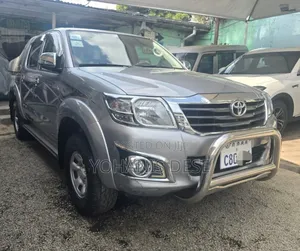 Toyota Hilux 2015 Gold