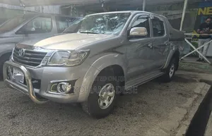 Toyota Hilux 2015 Gold