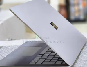 New Laptop Microsoft Surface 16GB Intel Core I7 SSD 256GB