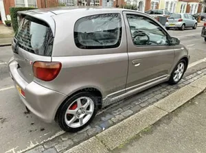 Toyota Vitz 2002 Silver