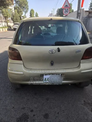 Toyota Vitz 2002 Silver