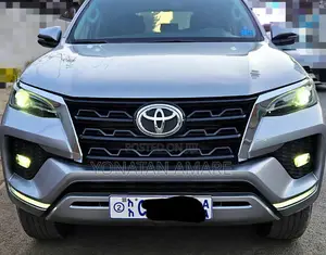 Toyota Fortuner 2023 Silver