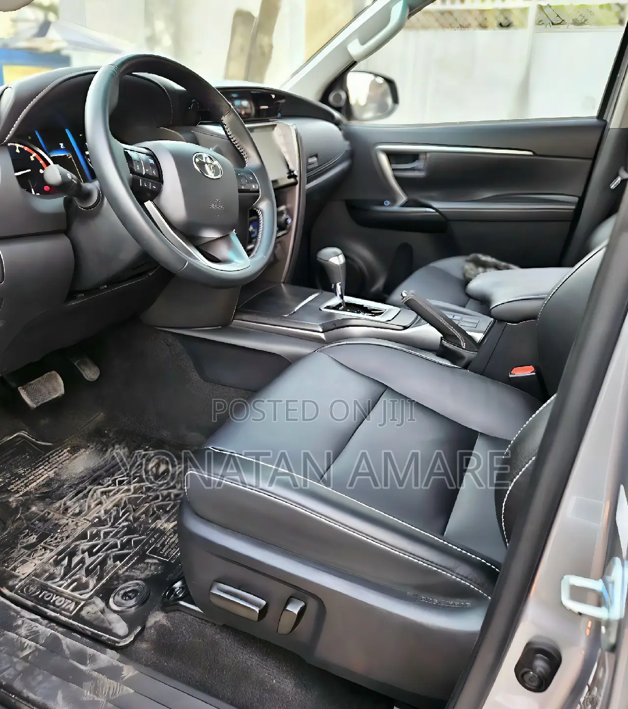 Toyota Fortuner 2023 Silver
