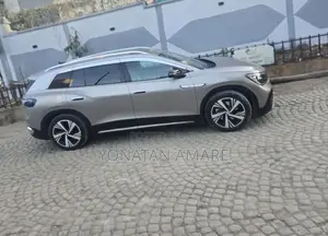 Volkswagen ID.6 2024 Gold