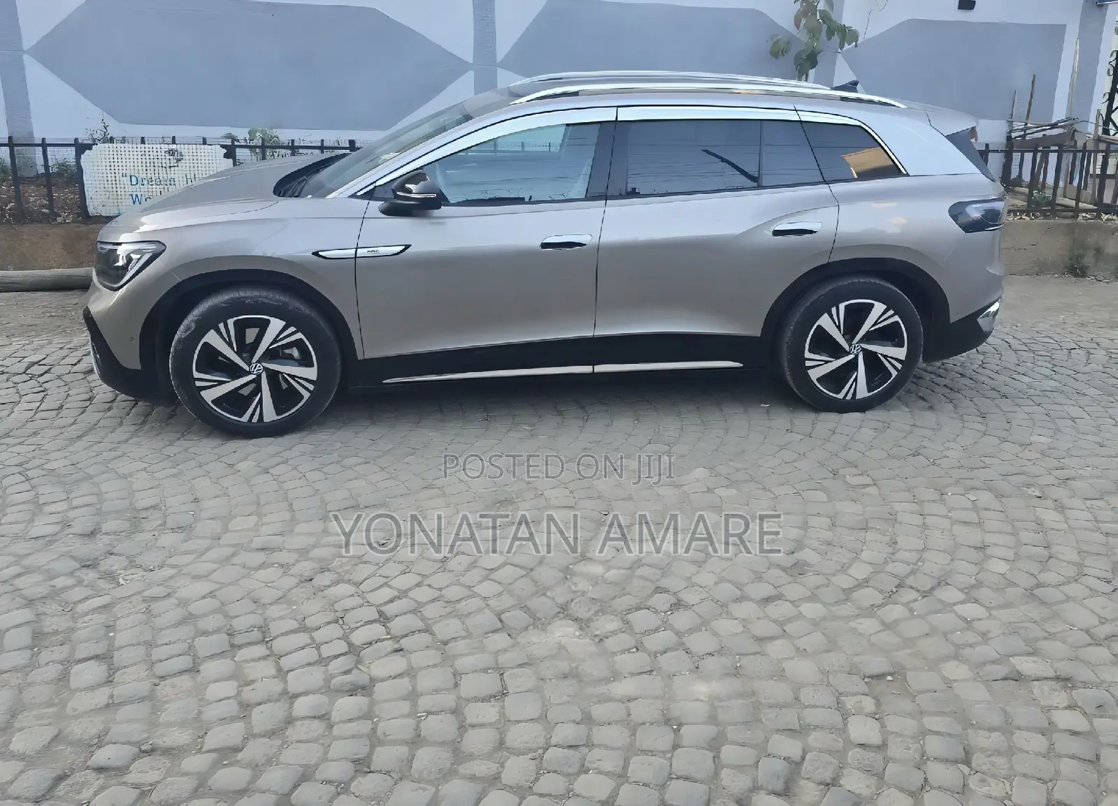 Volkswagen ID.6 2024 Gold