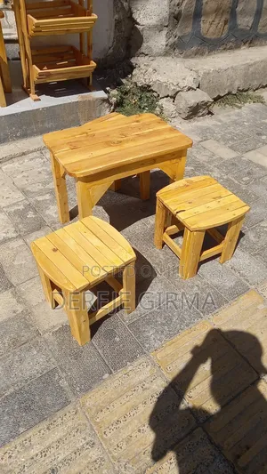 ኮፊ ሀውስ ወንበርና ጠረጴዛ