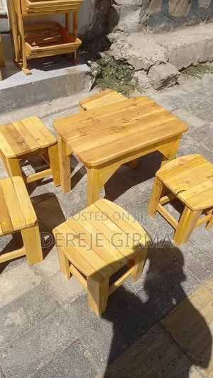 ኮፊ ሀውስ ወንበርና ጠረጴዛ