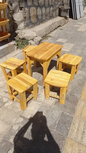 ኮፊ ሀውስ ወንበርና ጠረጴዛ