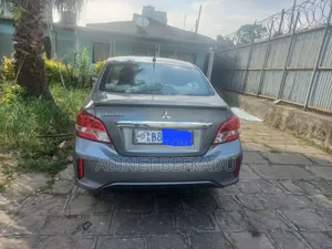 Mitsubishi Attrage 2021 Silver