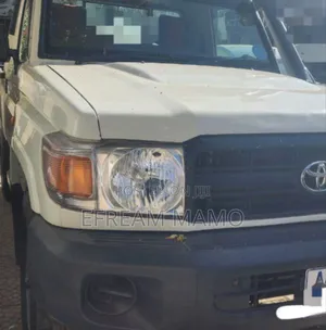 Toyota Land Cruiser 2011 White