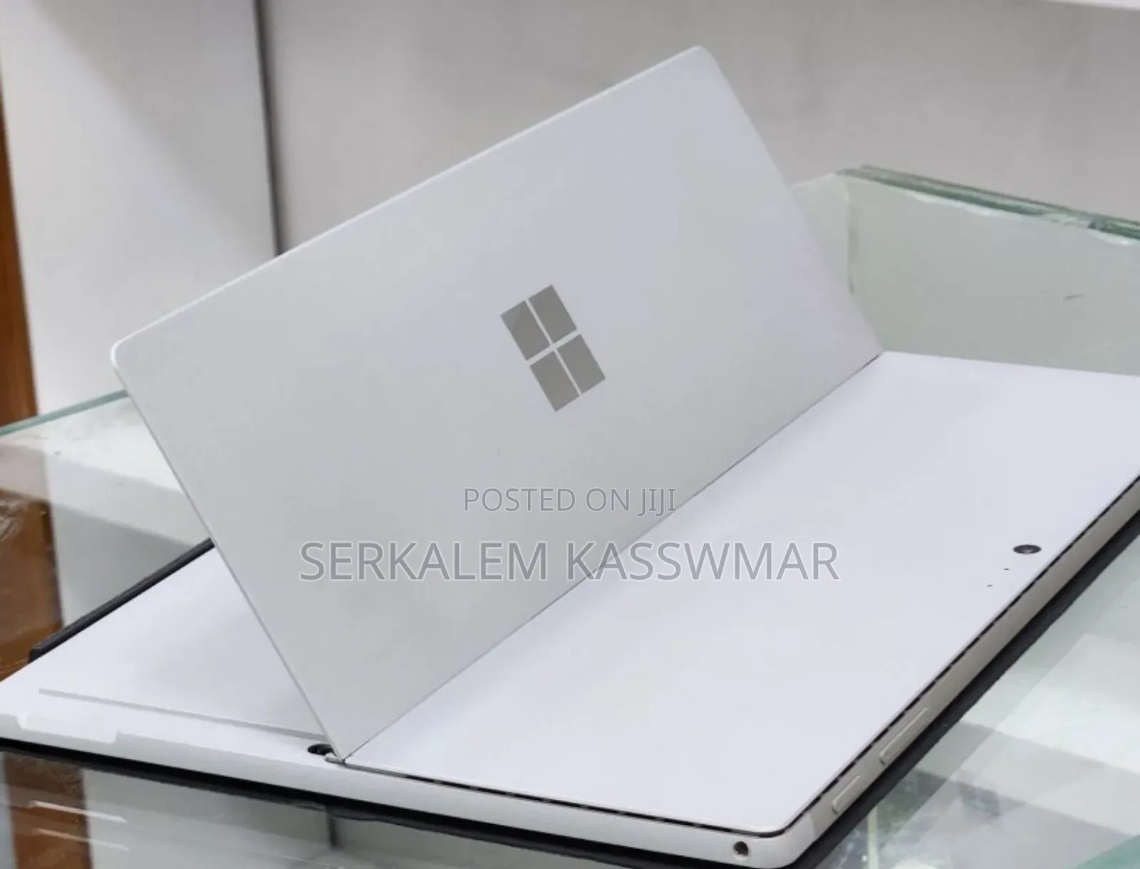 New Laptop Microsoft Surface 8GB Intel Core I7 SSD 256GB