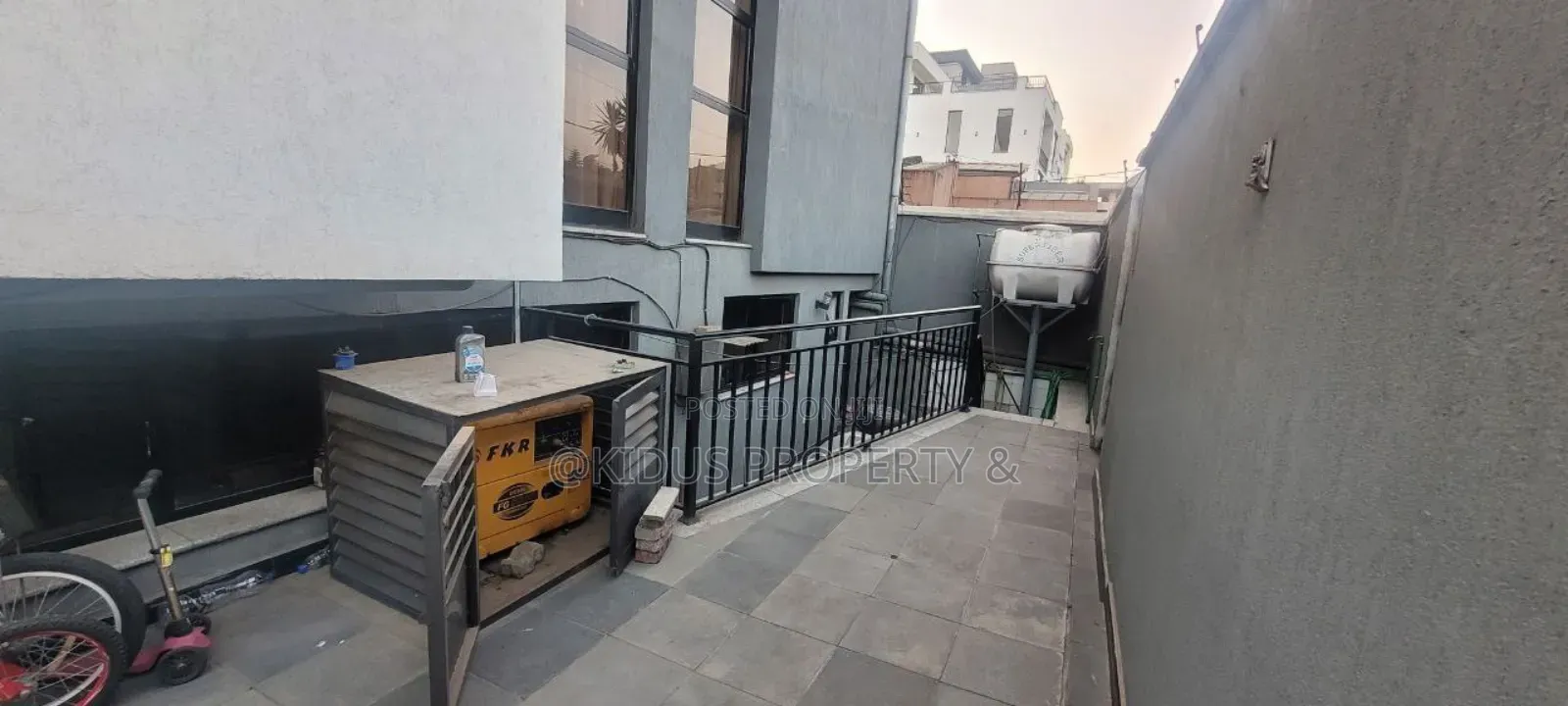 Furnished 5bdrm House in Jemo 2, Nifas Silk-Lafto for rent