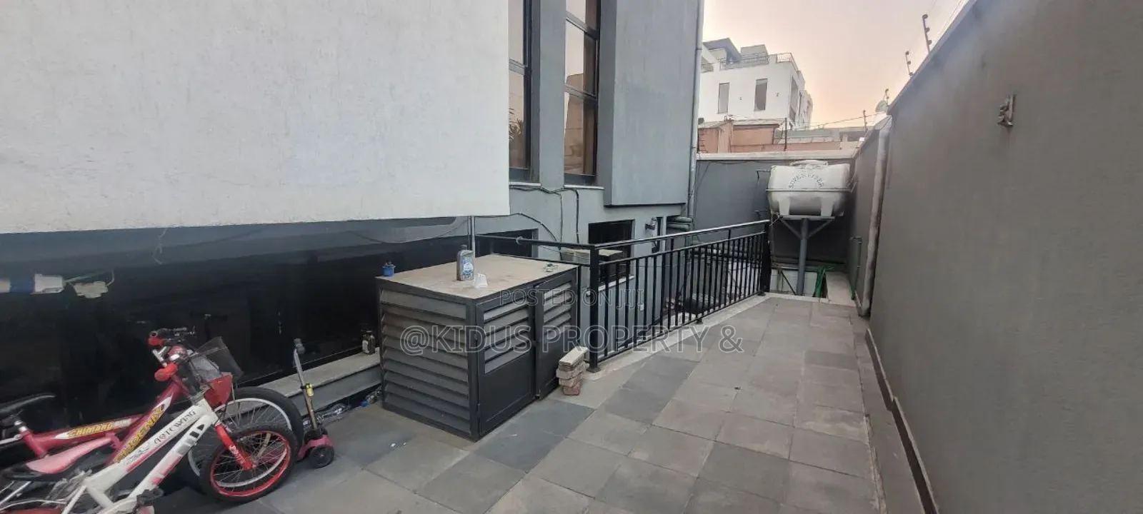 Furnished 5bdrm House in Jemo 2, Nifas Silk-Lafto for rent