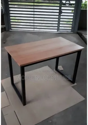 Office Stadiy Table የቢሮ ማንበብያ ጠረፔዛ