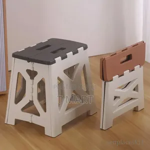 ተጣጣፊ ከወፍራም ፕላስቲክ የተሰራ ወንበር