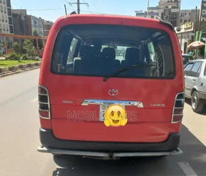 Toyota HiAce 2012 Red