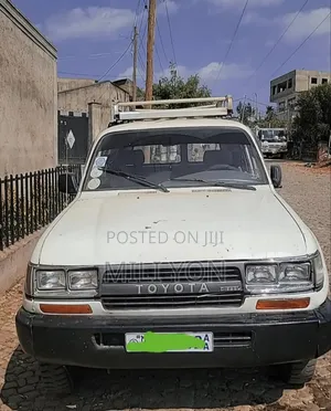 Toyota Land Cruiser 1993 White