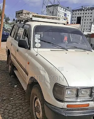 Toyota Land Cruiser 1993 White