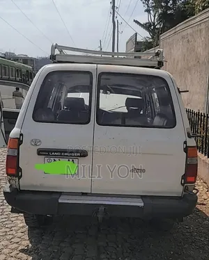 Toyota Land Cruiser 1993 White