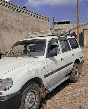 Toyota Land Cruiser 1993 White
