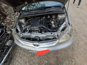 Toyota Platz 2004 Silver