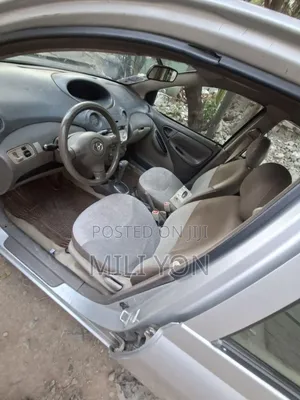 Toyota Platz 2004 Silver