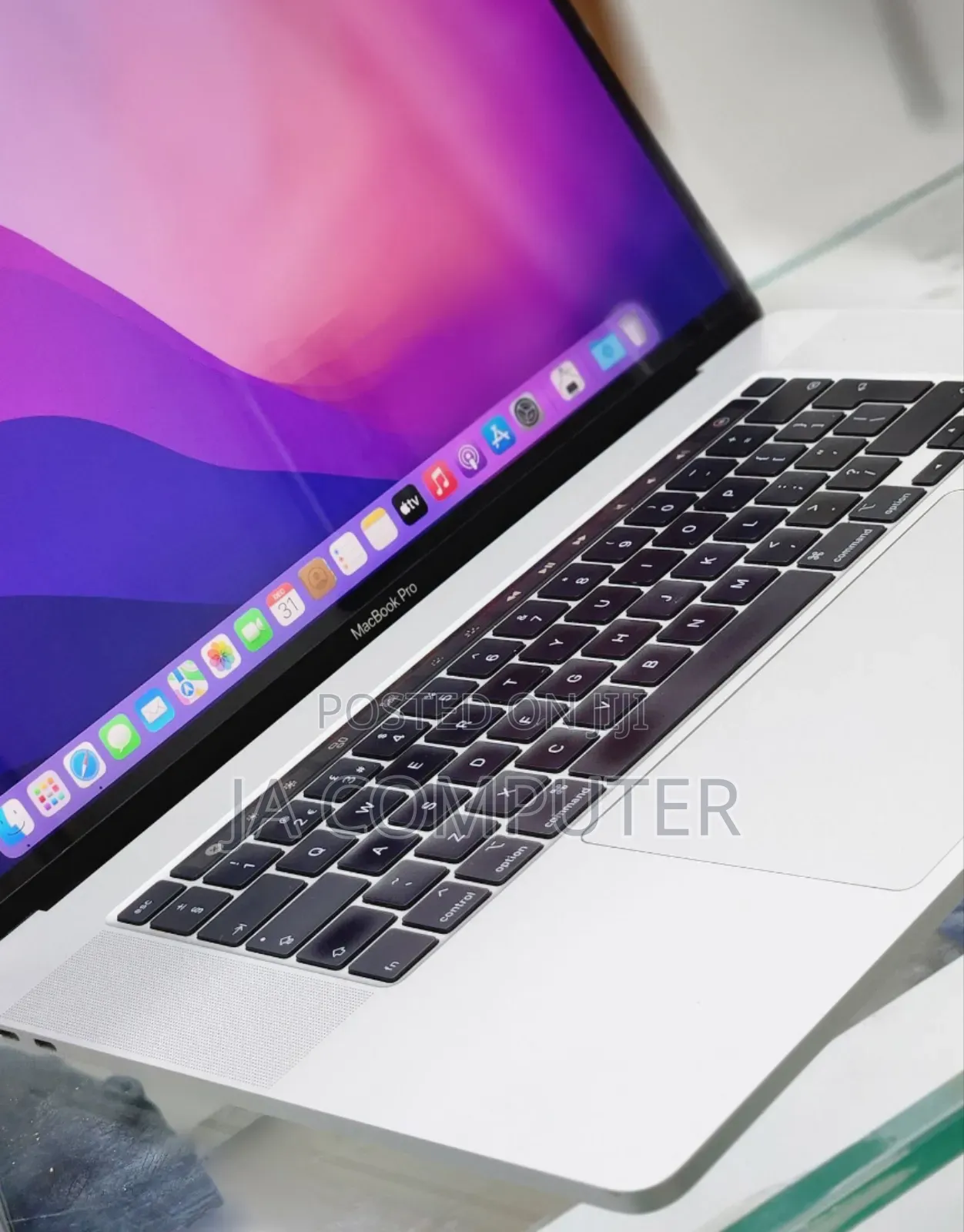 New Laptop Apple MacBook Pro 2019 16GB Intel Core I7 SSD 512GB