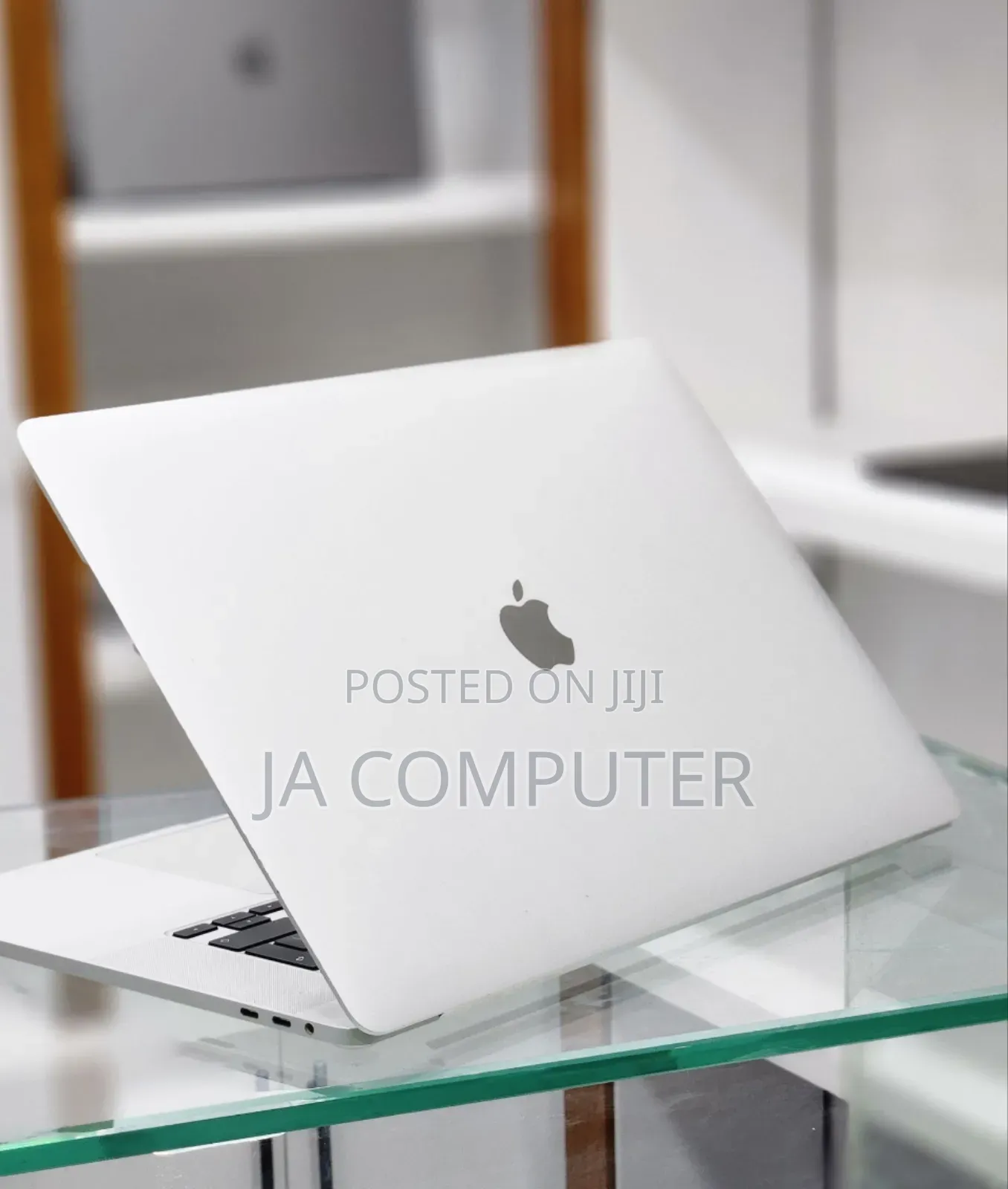 New Laptop Apple MacBook Pro 2019 16GB Intel Core I7 SSD 512GB