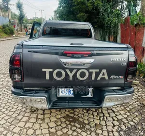 Toyota Hilux 2017 Black