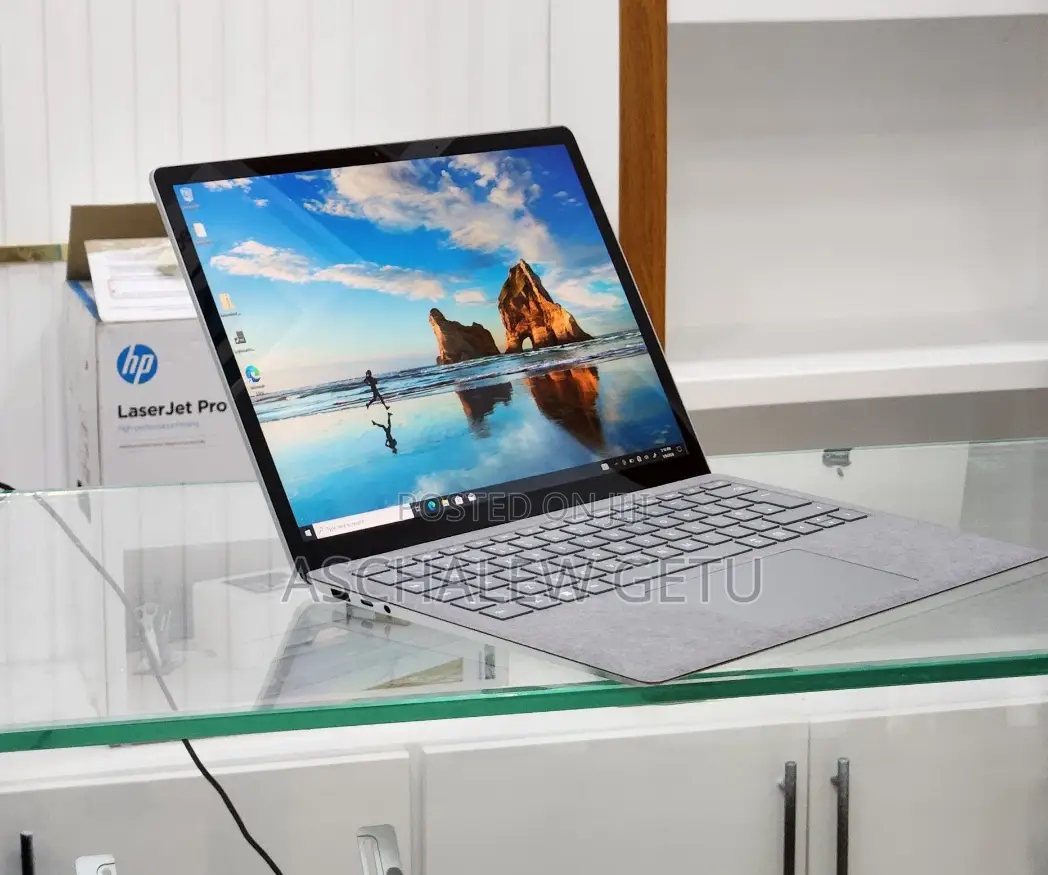 New Laptop Microsoft Surface 16GB Intel Core I7 SSD 256GB