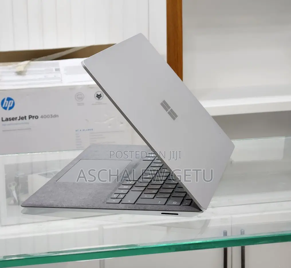 New Laptop Microsoft Surface 16GB Intel Core I7 SSD 256GB