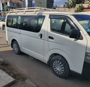 Toyota HiAce 2011 White