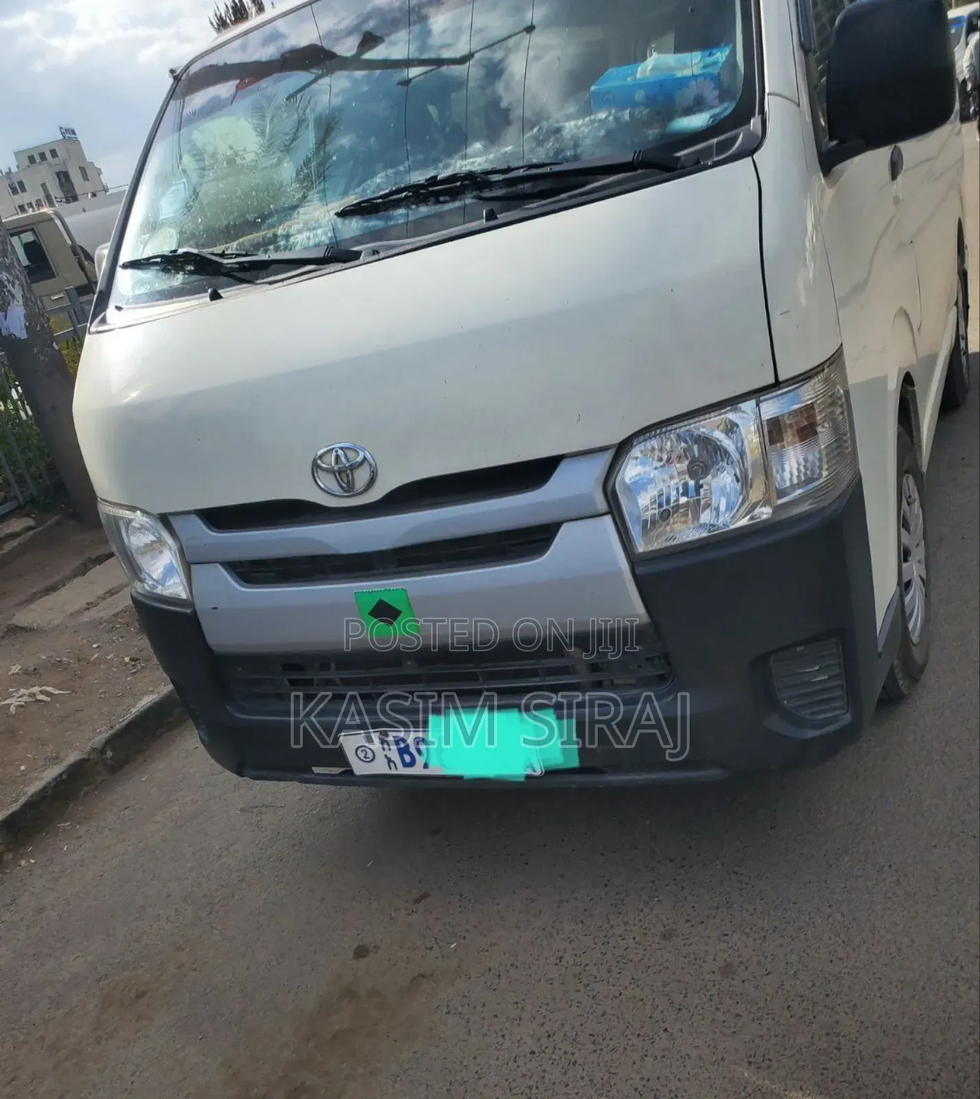 Toyota HiAce 2011 White