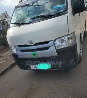 Toyota HiAce 2011 White