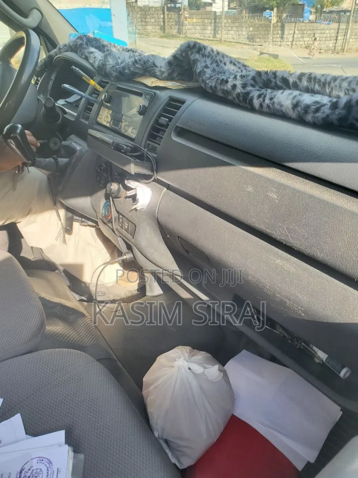 Toyota HiAce 2011 White