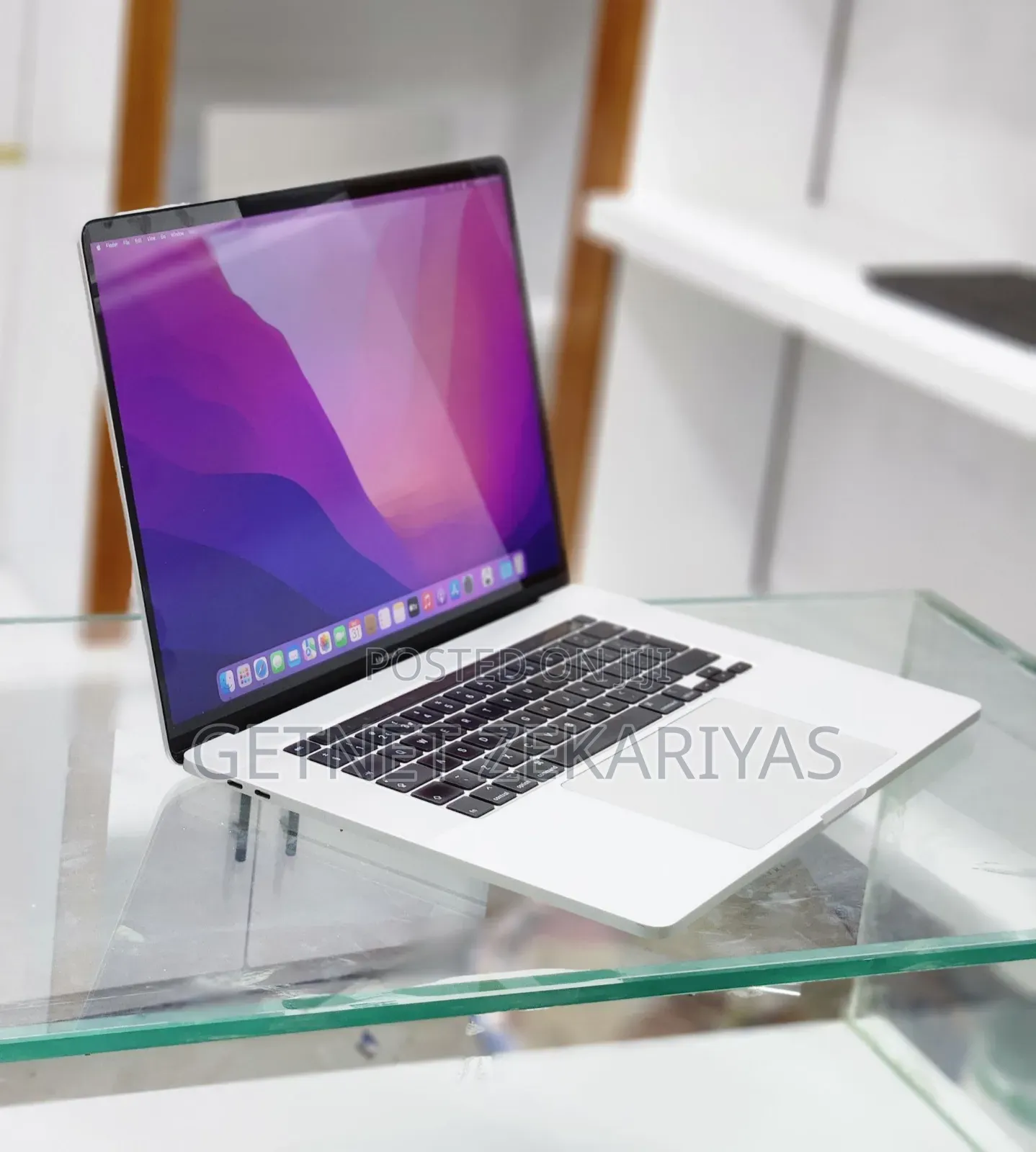 New Laptop Apple MacBook Pro 2019 16GB Intel Core I7 SSD 512GB