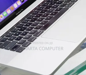 New Laptop Apple MacBook Pro 2019 16GB Intel Core I7 SSD 512GB