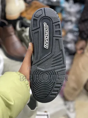 Original Jordan 3 "Retro Off-Noir" (Size 40-43) With Free Delivery