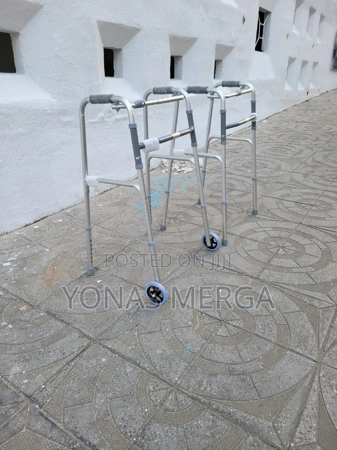 Walker曲部walker//It Is Constructed From Sturdy 1-Inch Round Aluminum