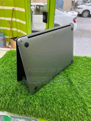 New Laptop Apple MacBook Pro 2022 M2 8GB Apple M2 SSD 256GB