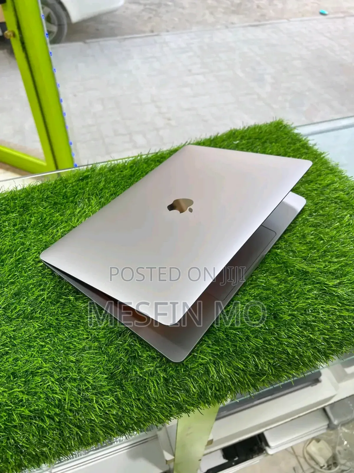 New Laptop Apple MacBook Pro 2022 M2 8GB Apple M2 SSD 256GB