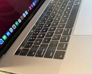 New Laptop Apple MacBook Pro 2016 16GB Intel Core I7 SSD 256GB