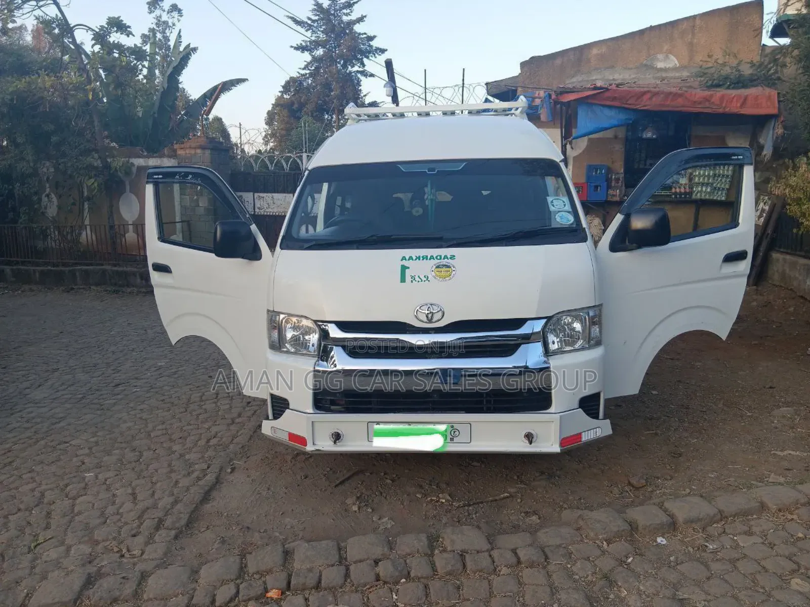 Toyota HiAce 2016 White