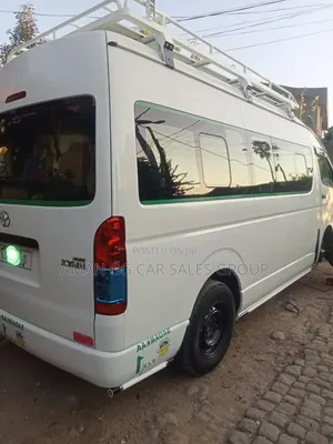 Toyota HiAce 2016 White
